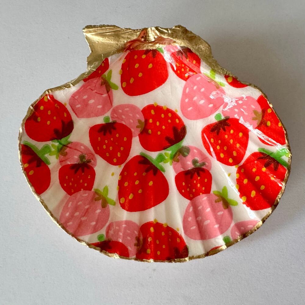 Bright Strawberry Seashell Trinket Jewelry Dish - Picture 2 of 4
